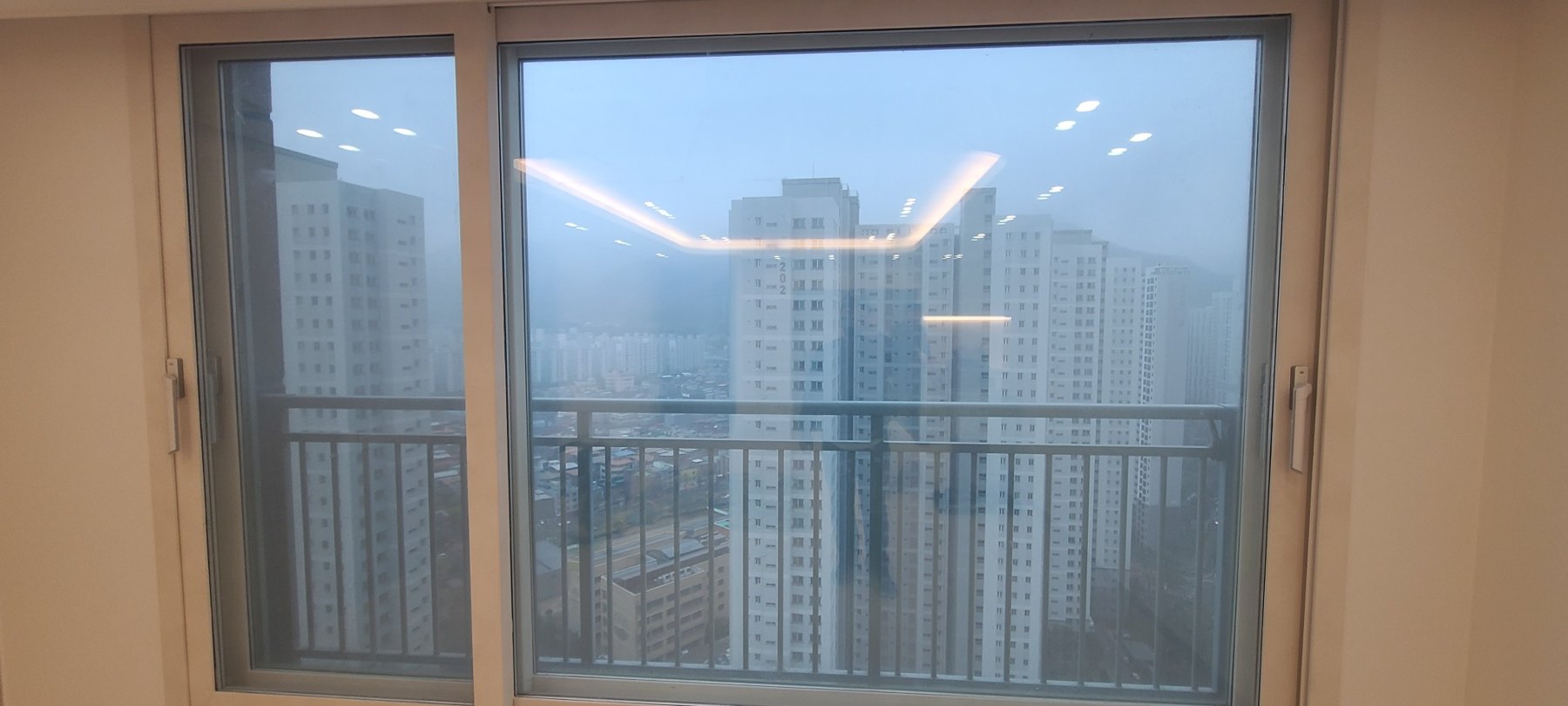 펜타힐즈더샵1차 샷시손잡이 교체 시공 현장